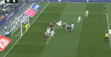 6-4，27岁日本球星闪耀德甲：无敌助攻梅开二度，现场视角太牛了